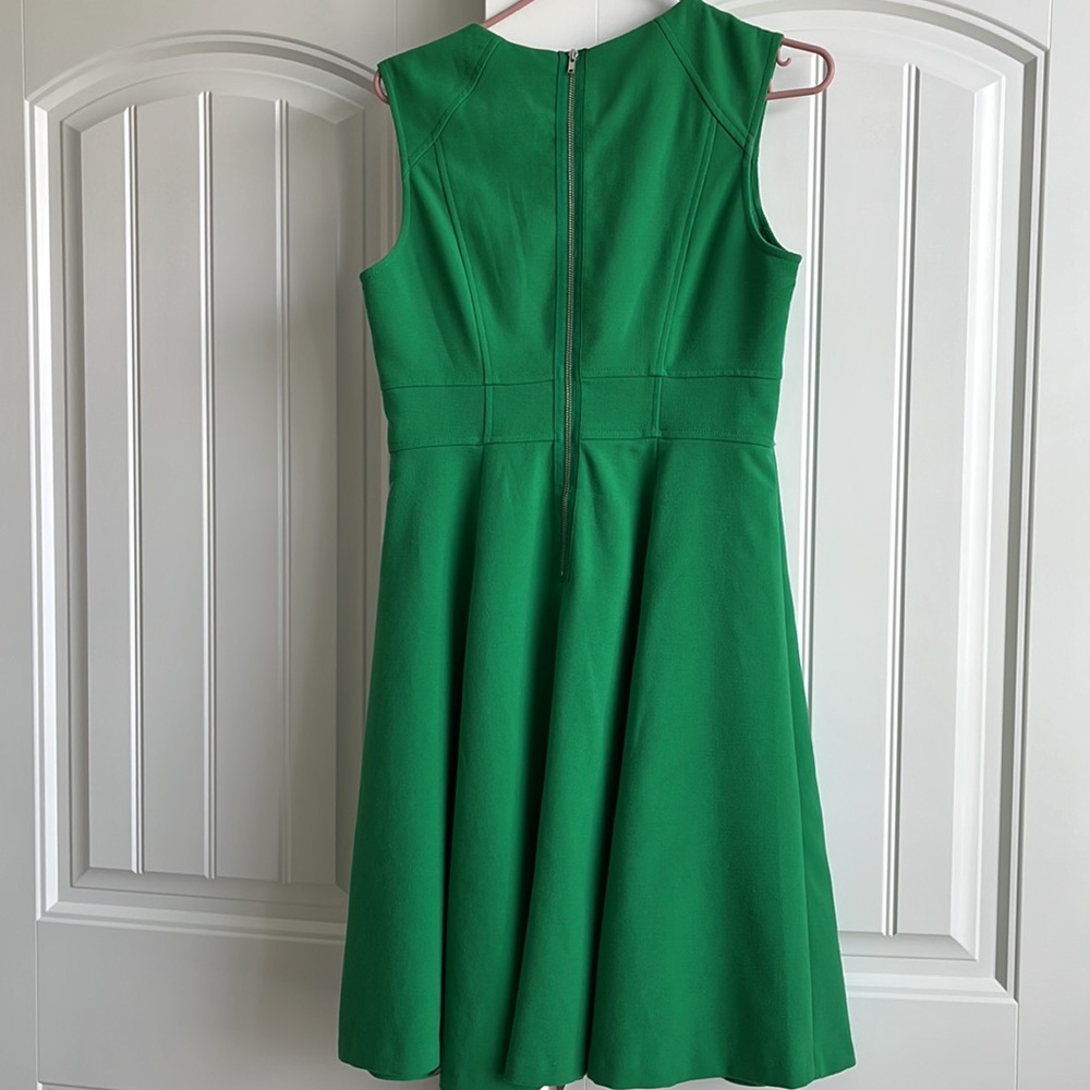 Closet Clearout!🎉The Limited green dress size 6. 90% off retail. Final price. - Picture 3 of 3